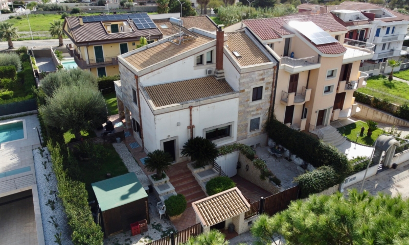 RIF. 675 – LA VILLA DI ANNA RIF. 675 – LA VILLA DI ANNA