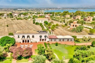 RIF. 688 – VILLA ISOLA RIF. 688 – VILLA ISOLA