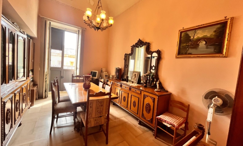 RIF 690 – APPARTAMENTO DELLA PIAZZA UMBERTO I RIF 690 – APPARTAMENTO DELLA PIAZZA UMBERTO I