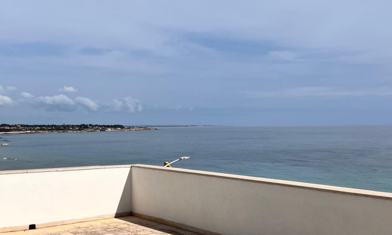 RIF. 689 – IMMOBILE PLURI ABITATIVO FRONTE MARE RIF. 689 – IMMOBILE PLURI ABITATIVO FRONTE MARE
