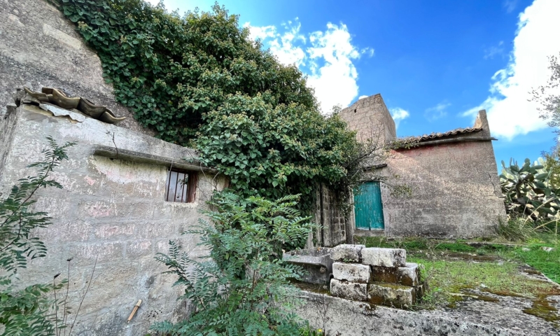 RIF. 694 – RESIDENZA LE DALIE RIF. 694 – RESIDENZA LE DALIE