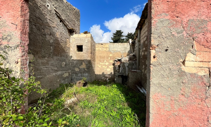 RIF. 694 – RESIDENZA LE DALIE RIF. 694 – RESIDENZA LE DALIE