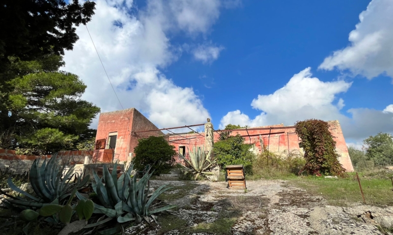 RIF. 694 – RESIDENZA LE DALIE RIF. 694 – RESIDENZA LE DALIE