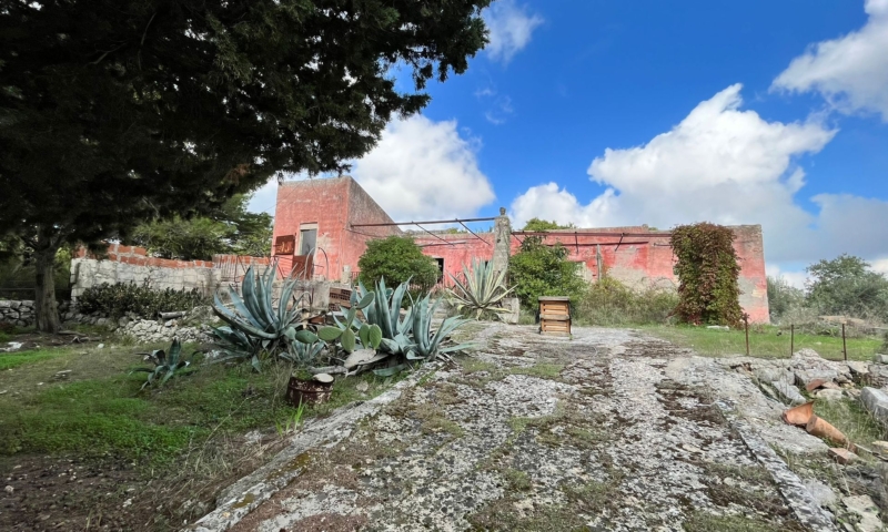 RIF. 694 – RESIDENZA LE DALIE RIF. 694 – RESIDENZA LE DALIE
