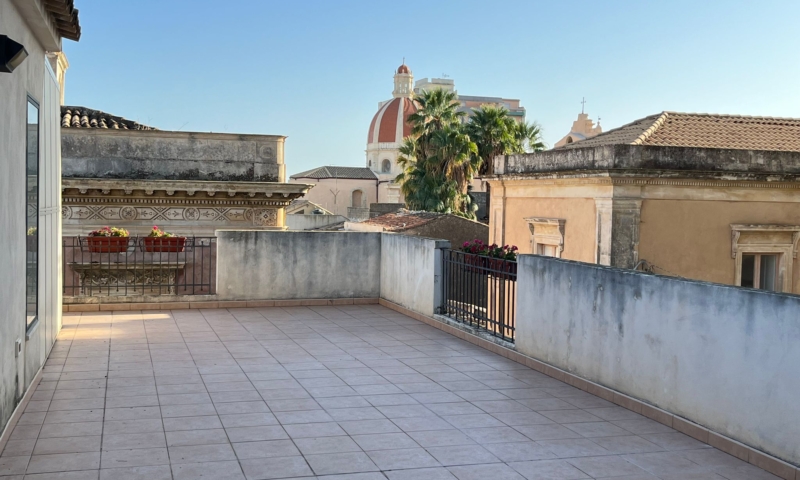 RIF. 695 – PALAZZO ROMA RIF. 695 – PALAZZO ROMA
