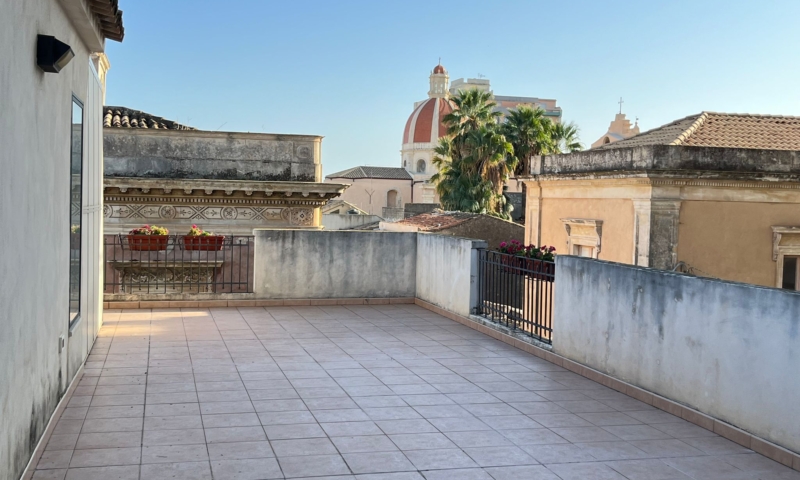 RIF. 695 – PALAZZO ROMA RIF. 695 – PALAZZO ROMA
