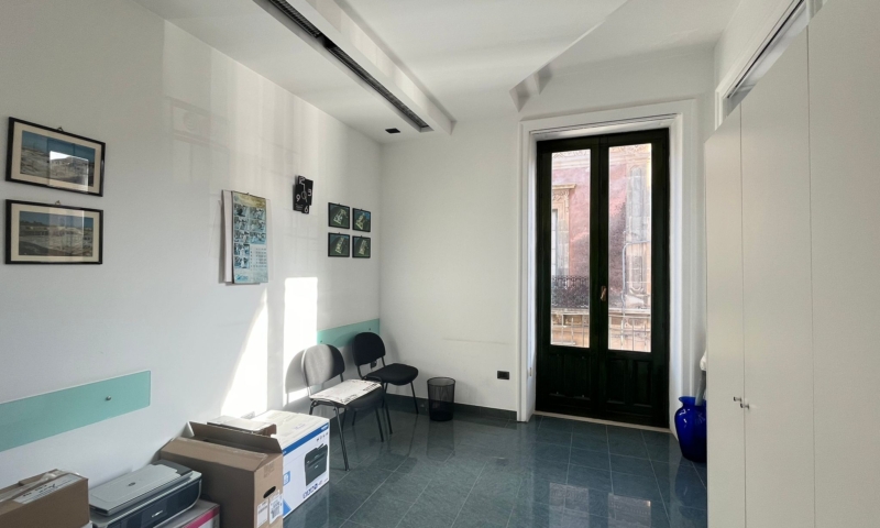 RIF. 695 – PALAZZO ROMA RIF. 695 – PALAZZO ROMA