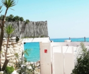 RIF. 702 – VILLA FRONTE MARE CON ACCESSO DIRETTO AL MARE