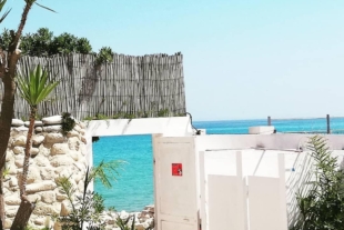 RIF. 702 – VILLA FRONTE MARE CON ACCESSO DIRETTO AL MARE RIF. 702 – VILLA FRONTE MARE CON ACCESSO DIRETTO AL MARE