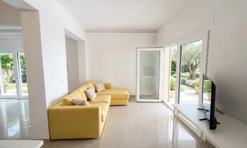 RIF. 702 – VILLA FRONTE MARE CON ACCESSO DIRETTO AL MARE RIF. 702 – VILLA FRONTE MARE CON ACCESSO DIRETTO AL MARE