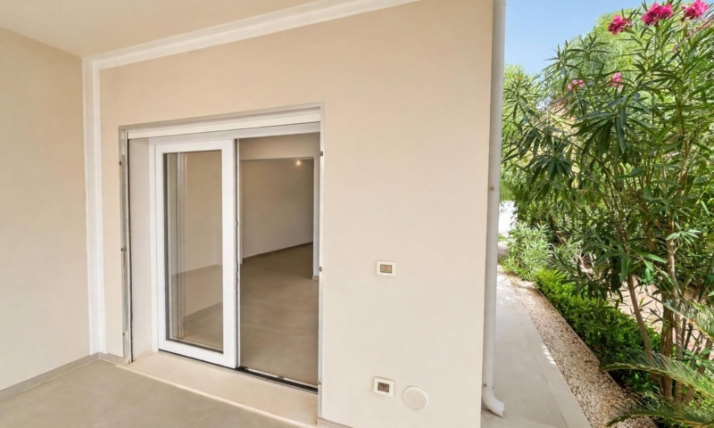RIF. 702 – VILLA FRONTE MARE CON ACCESSO DIRETTO AL MARE RIF. 702 – VILLA FRONTE MARE CON ACCESSO DIRETTO AL MARE