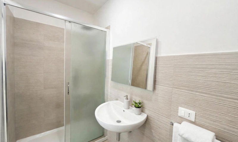 RIF. 702 – VILLA FRONTE MARE CON ACCESSO DIRETTO AL MARE RIF. 702 – VILLA FRONTE MARE CON ACCESSO DIRETTO AL MARE