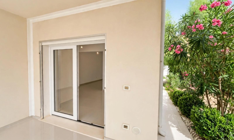 RIF. 702 – VILLA FRONTE MARE CON ACCESSO DIRETTO AL MARE RIF. 702 – VILLA FRONTE MARE CON ACCESSO DIRETTO AL MARE