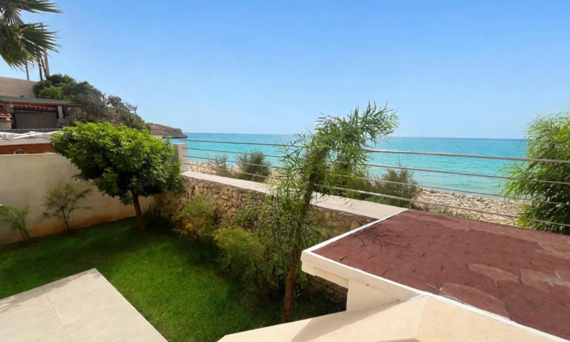 RIF. 702 – VILLA FRONTE MARE CON ACCESSO DIRETTO AL MARE RIF. 702 – VILLA FRONTE MARE CON ACCESSO DIRETTO AL MARE