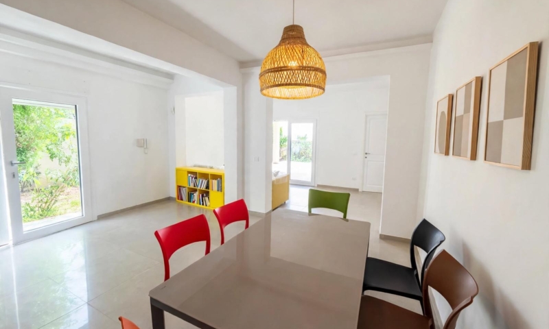 RIF. 702 – VILLA FRONTE MARE CON ACCESSO DIRETTO AL MARE RIF. 702 – VILLA FRONTE MARE CON ACCESSO DIRETTO AL MARE