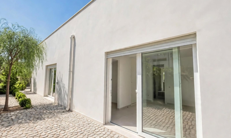 RIF. 702 – VILLA FRONTE MARE CON ACCESSO DIRETTO AL MARE RIF. 702 – VILLA FRONTE MARE CON ACCESSO DIRETTO AL MARE