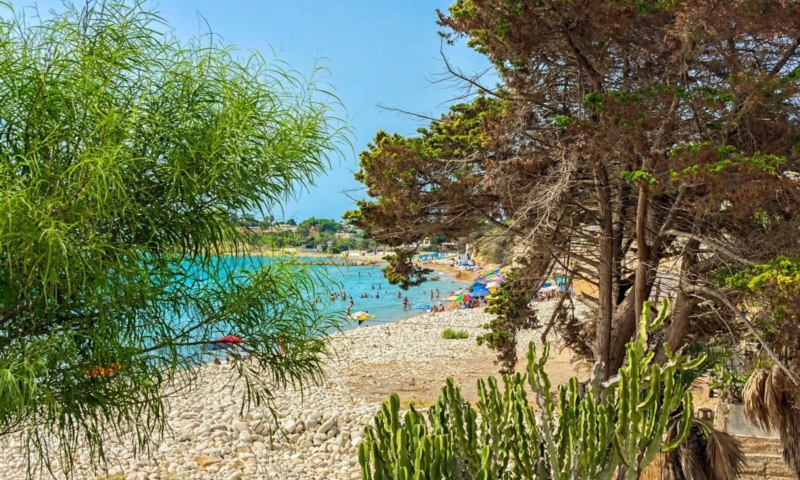 RIF. 702 – VILLA FRONTE MARE CON ACCESSO DIRETTO AL MARE RIF. 702 – VILLA FRONTE MARE CON ACCESSO DIRETTO AL MARE
