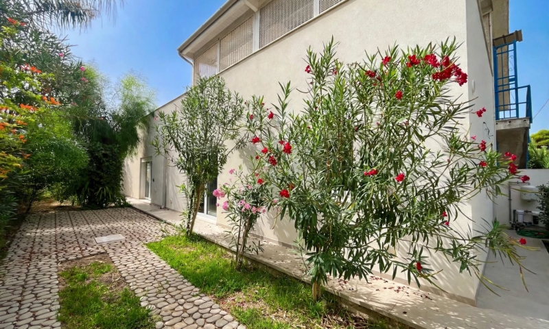 RIF. 702 – VILLA FRONTE MARE CON ACCESSO DIRETTO AL MARE RIF. 702 – VILLA FRONTE MARE CON ACCESSO DIRETTO AL MARE