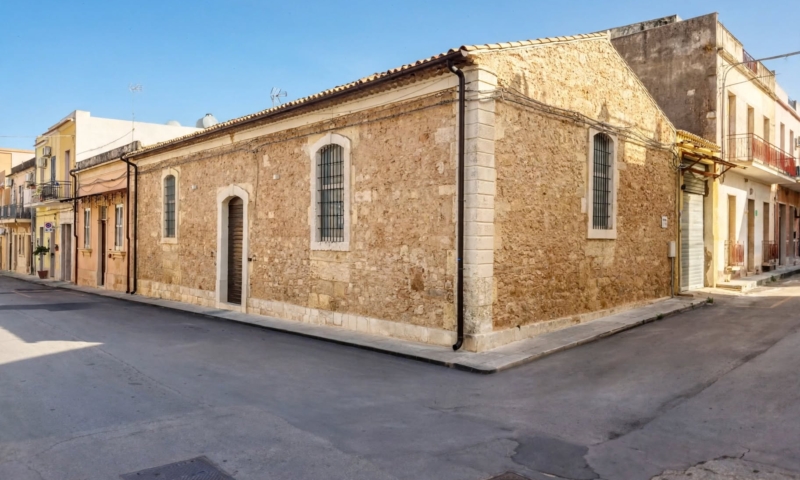 RIF. 701 – LOCALE MAMELI RIF. 701 – LOCALE MAMELI