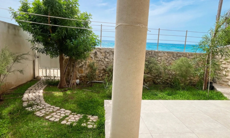 RIF. 702 – VILLA FRONTE MARE CON ACCESSO DIRETTO AL MARE RIF. 702 – VILLA FRONTE MARE CON ACCESSO DIRETTO AL MARE