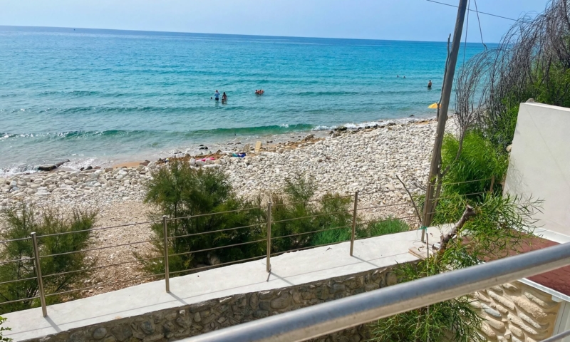 RIF. 702 – VILLA FRONTE MARE CON ACCESSO DIRETTO AL MARE RIF. 702 – VILLA FRONTE MARE CON ACCESSO DIRETTO AL MARE